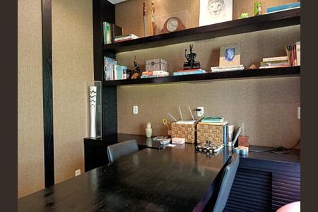 Casa à venda com 750m², 4 quartos e 4 vagasEscritório