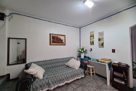 Casa à venda com 220m², 2 quartos e 4 vagas Casa à venda com 220m², 2 quartos e 4 vagasSala