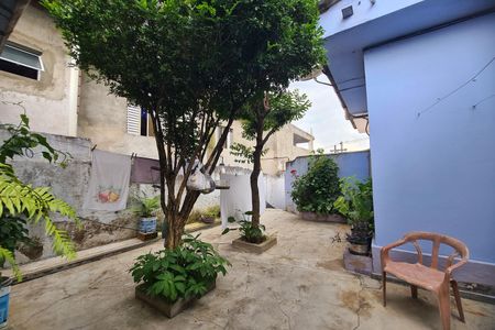 Casa à venda com 220m², 2 quartos e 4 vagas Casa à venda com 220m², 2 quartos e 4 vagasQuintalQuintal