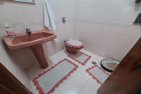 Casa à venda com 220m², 2 quartos e 4 vagas Casa à venda com 220m², 2 quartos e 4 vagasBanheiro