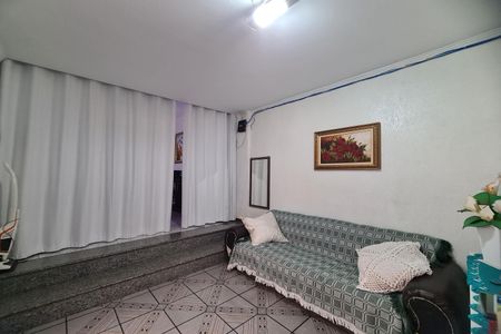 Casa à venda com 220m², 2 quartos e 4 vagas Casa à venda com 220m², 2 quartos e 4 vagasSala