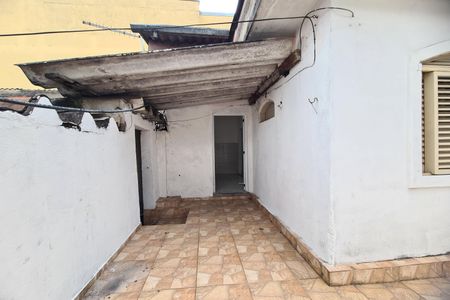 Casa para alugar com 30m², 1 quarto e 1 vaga Casa para alugar com 30m², 1 quarto e 1 vagaQuintal