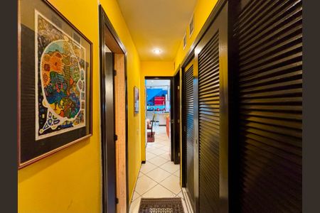 Apartamento para alugar com 180m², 2 quartos e 1 vagaCorredor de acesso aos cômodos