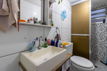 Casa à venda com 102m², 2 quartos e 2 vagasBanheiro