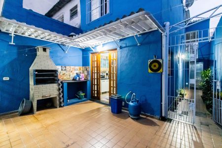 Casa à venda com 102m², 2 quartos e 2 vagasQuintal