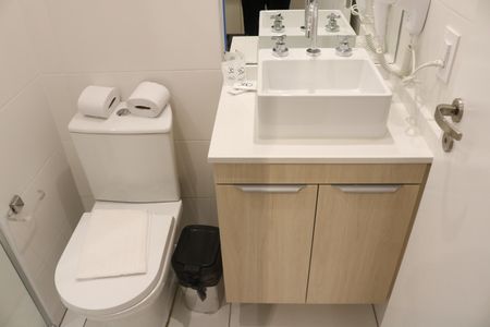 Banheiro de kitnet/studio à venda com 1 quarto, 21m² em Perdizes, São Paulo