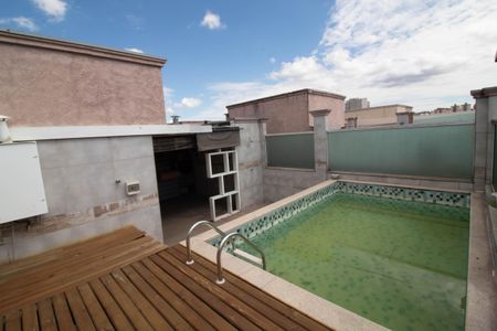 Casa de condomínio para alugar com 250m², 3 quartos e 5 vagas Casa de condomínio para alugar com 250m², 3 quartos e 5 vagasÁrea externa - piscina