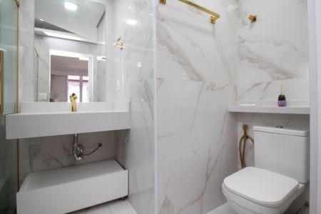 Casa de condomínio para alugar com 250m², 3 quartos e 5 vagas Casa de condomínio para alugar com 250m², 3 quartos e 5 vagasBanheiro da Suíte