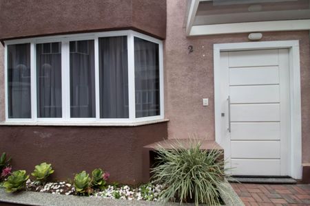 Casa de condomínio para alugar com 250m², 3 quartos e 5 vagas Casa de condomínio para alugar com 250m², 3 quartos e 5 vagasFachada