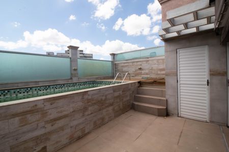 Casa de condomínio para alugar com 250m², 3 quartos e 5 vagas Casa de condomínio para alugar com 250m², 3 quartos e 5 vagasÁrea externa - piscina