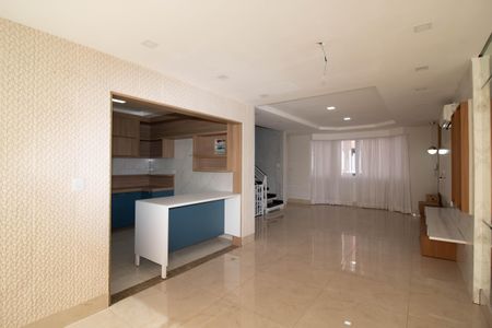 Casa de condomínio para alugar com 250m², 3 quartos e 5 vagas Casa de condomínio para alugar com 250m², 3 quartos e 5 vagasSala