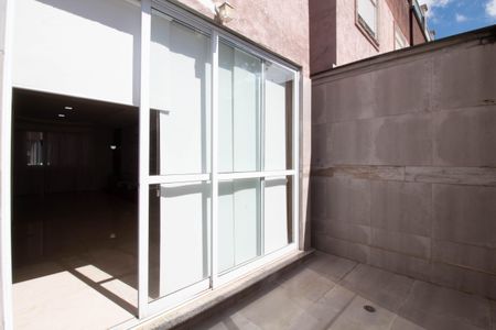 Casa de condomínio para alugar com 250m², 3 quartos e 5 vagas Casa de condomínio para alugar com 250m², 3 quartos e 5 vagasVaranda da Sala