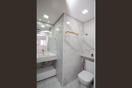 Casa de condomínio para alugar com 250m², 3 quartos e 5 vagas Casa de condomínio para alugar com 250m², 3 quartos e 5 vagasBanheiro da Suíte