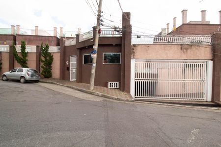 Casa de condomínio para alugar com 250m², 3 quartos e 5 vagas Casa de condomínio para alugar com 250m², 3 quartos e 5 vagasFachada e portaria