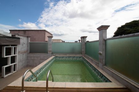 Casa de condomínio para alugar com 250m², 3 quartos e 5 vagas Casa de condomínio para alugar com 250m², 3 quartos e 5 vagasÁrea externa - piscina