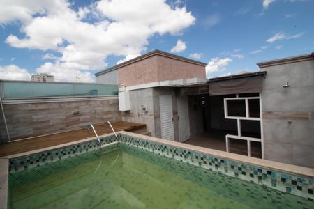 Casa de condomínio para alugar com 250m², 3 quartos e 5 vagas Casa de condomínio para alugar com 250m², 3 quartos e 5 vagasÁrea externa - piscina