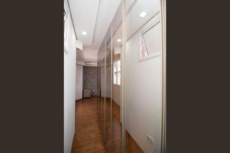 Casa de condomínio para alugar com 250m², 3 quartos e 5 vagas Casa de condomínio para alugar com 250m², 3 quartos e 5 vagasCloset da suíte