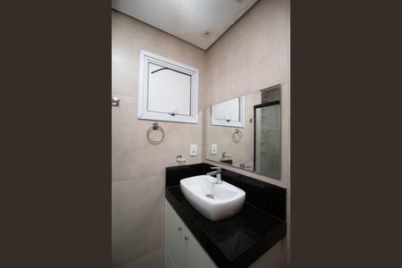 Casa de condomínio para alugar com 250m², 3 quartos e 5 vagas Casa de condomínio para alugar com 250m², 3 quartos e 5 vagasBanheiro 2