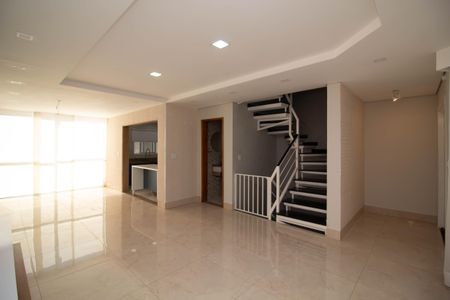 Casa de condomínio para alugar com 250m², 3 quartos e 5 vagas Casa de condomínio para alugar com 250m², 3 quartos e 5 vagasSala