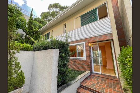 Casa de condomínio para alugar com 230m², 3 quartos e 4 vagasFoto 01