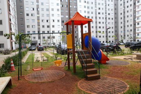 Apartamento para alugar com 45m², 2 quartos e 1 vaga Apartamento para alugar com 45m², 2 quartos e 1 vagaÁrea comum - Playground