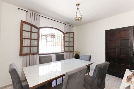 Casa à venda com 4 quartos, 220m² em Jk, Contagem