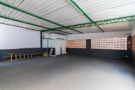 Casa à venda com 330m², 3 quartos e 4 vagasSalão