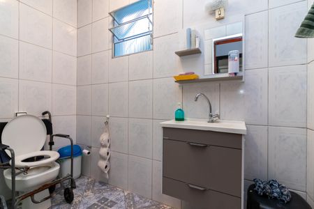 Casa à venda com 330m², 3 quartos e 4 vagasBanheiro 2