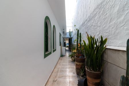 Casa à venda com 330m², 3 quartos e 4 vagasCorredor Lateral