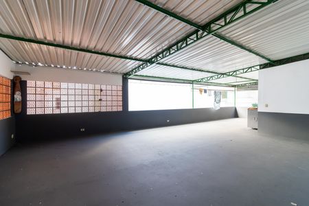 Casa à venda com 330m², 3 quartos e 4 vagasSalão