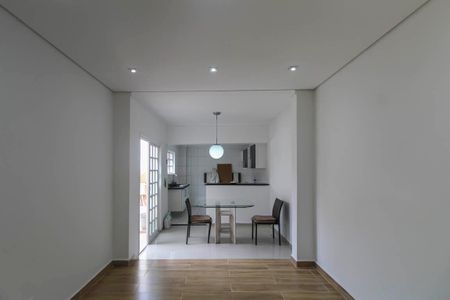 Casa para alugar com 130m², 3 quartos e 3 vagas