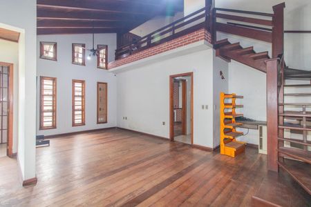Casa para alugar com 333m², 4 quartos e 6 vagas Casa para alugar com 333m², 4 quartos e 6 vagasSala