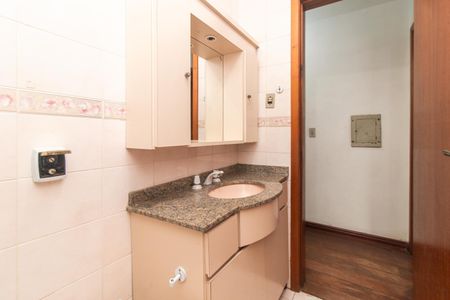 Casa para alugar com 333m², 4 quartos e 6 vagas Casa para alugar com 333m², 4 quartos e 6 vagasBanheiro Social 1