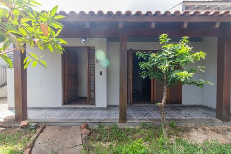 Casa para alugar com 333m², 4 quartos e 6 vagas Casa para alugar com 333m², 4 quartos e 6 vagasFachada