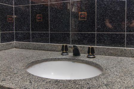 Casa para alugar com 333m², 4 quartos e 6 vagas Casa para alugar com 333m², 4 quartos e 6 vagasBanheiro do Quarto 2