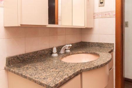 Casa para alugar com 333m², 4 quartos e 6 vagas Casa para alugar com 333m², 4 quartos e 6 vagasBanheiro Social 1