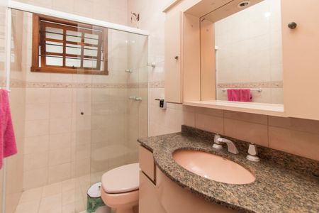 Casa para alugar com 333m², 4 quartos e 6 vagas Casa para alugar com 333m², 4 quartos e 6 vagasBanheiro Social 1