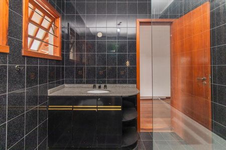 Casa para alugar com 333m², 4 quartos e 6 vagas Casa para alugar com 333m², 4 quartos e 6 vagasBanheiro do Quarto 2