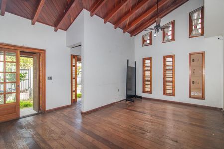 Casa para alugar com 333m², 4 quartos e 6 vagas Casa para alugar com 333m², 4 quartos e 6 vagasSala