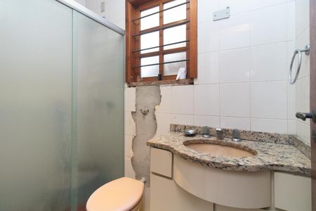 Casa para alugar com 333m², 4 quartos e 6 vagas Casa para alugar com 333m², 4 quartos e 6 vagasBanheiro Social 2