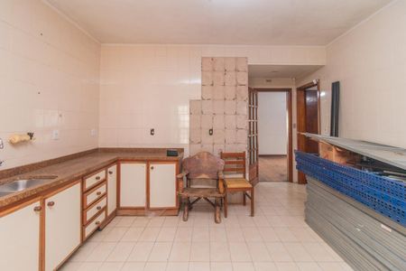 Casa para alugar com 333m², 4 quartos e 6 vagas Casa para alugar com 333m², 4 quartos e 6 vagasCozinha e Área de Serviço