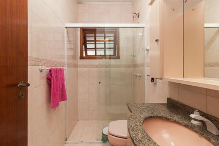 Casa para alugar com 333m², 4 quartos e 6 vagas Casa para alugar com 333m², 4 quartos e 6 vagasBanheiro Social 1