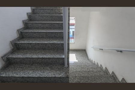 Apartamento à venda com 40m², 2 quartos e 1 vagaEscada