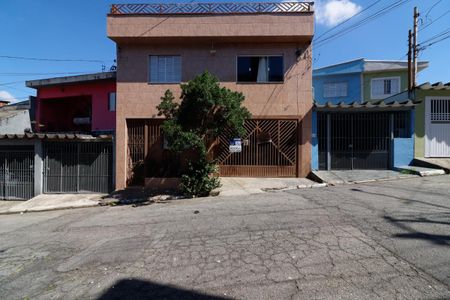 Casa para alugar com 80m², 2 quartos e sem vaga Casa para alugar com 80m², 2 quartos e sem vagaFachada