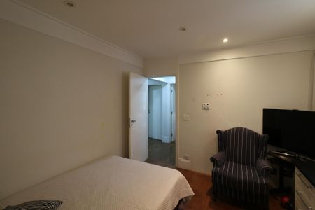 Apartamento à venda com 400m², 5 quartos e 4 vagas Apartamento à venda com 400m², 5 quartos e 4 vagasBanheiro da Suíte 2