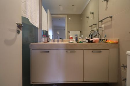 Apartamento à venda com 400m², 5 quartos e 4 vagas Apartamento à venda com 400m², 5 quartos e 4 vagasBanheiro da Suíte 1