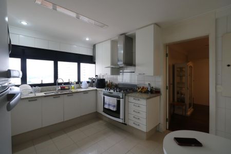 Apartamento à venda com 400m², 5 quartos e 4 vagas Apartamento à venda com 400m², 5 quartos e 4 vagasCozinha