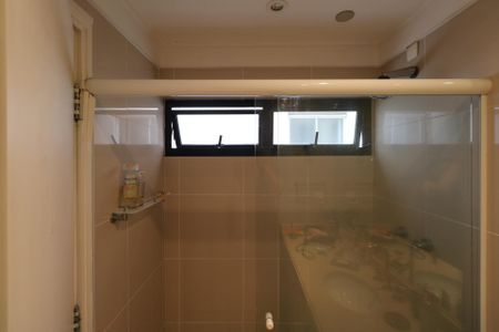 Apartamento à venda com 400m², 5 quartos e 4 vagas Apartamento à venda com 400m², 5 quartos e 4 vagasBanheiro da Suíte 1