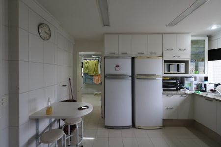 Apartamento à venda com 400m², 5 quartos e 4 vagas Apartamento à venda com 400m², 5 quartos e 4 vagasCozinha