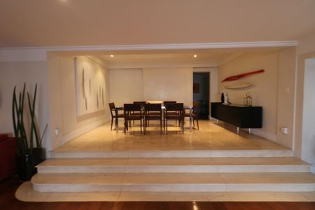 Apartamento à venda com 400m², 5 quartos e 4 vagas Apartamento à venda com 400m², 5 quartos e 4 vagasSala de Jantar